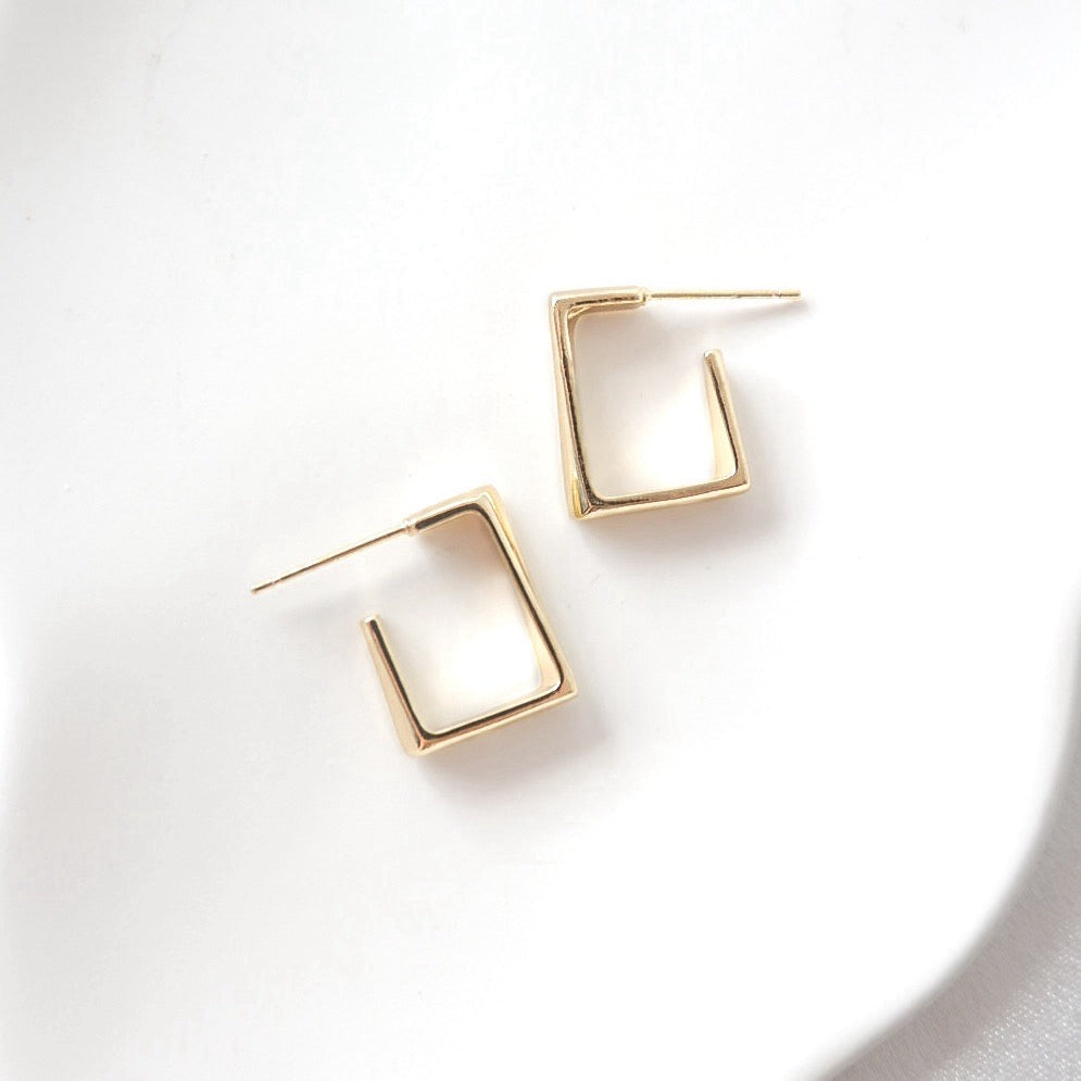 Kylie Stud Earrings (Gold)